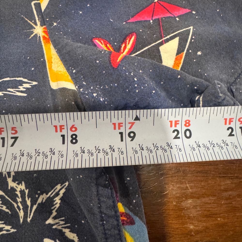 Volcom Hawaiian Button Up Shirt Small - Tropical Drinks Palm Trees Cosmic Vaca - Picture 4 of 8